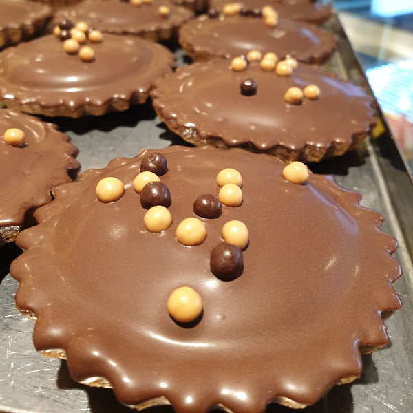 Salted Caramel Tart -  Small Cakes, Sweet Treat