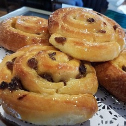 Pain aux raisin -  Muffins Scones Pastries, pastry, Sweet Treat